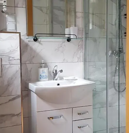 Basinek 3* موشينا